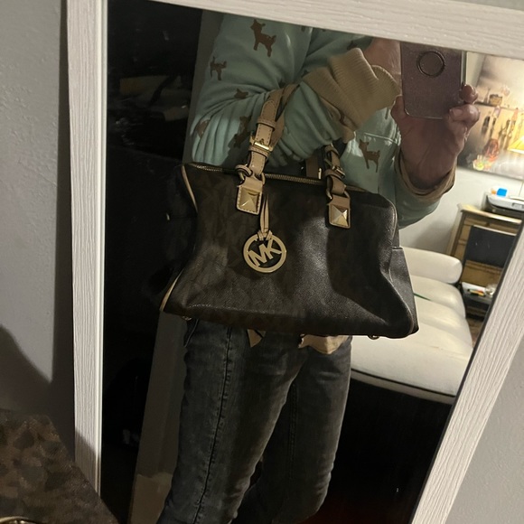 Good used condition MK MIchael Kors satchel. - Picture 6 of 6